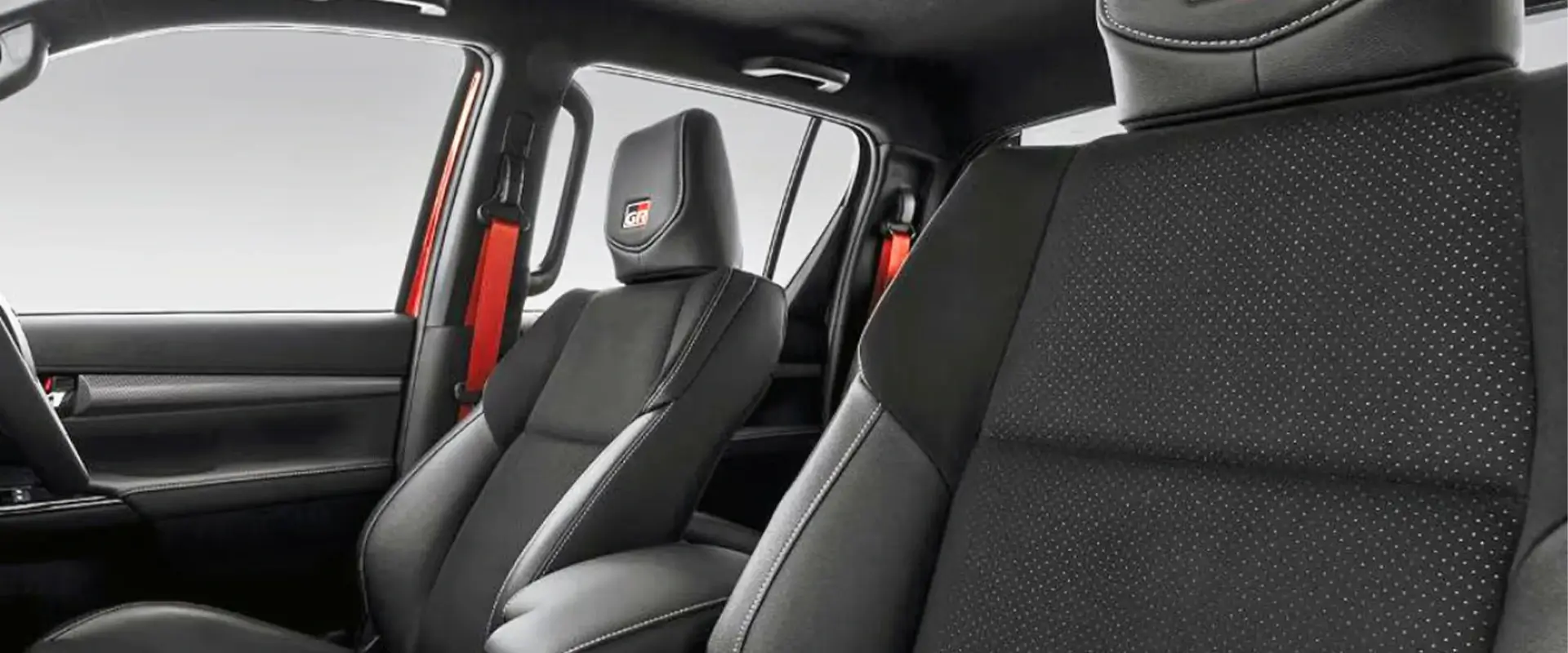 Interior 33